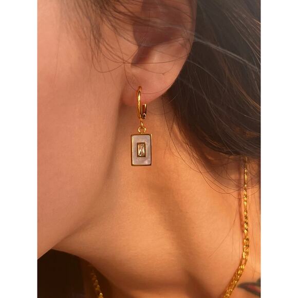 White Shell Vintage Acrylic Pendant Earrings 18K Gold Plated Stainless‎ S… - Picture 6 of 10